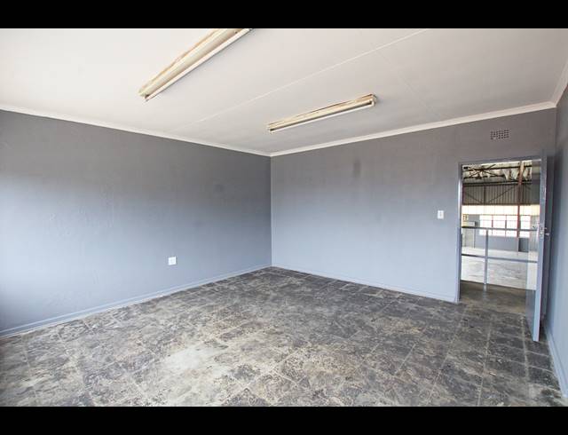 710.50M² WAREHOUSE TO LET IN ROBERTVILLE